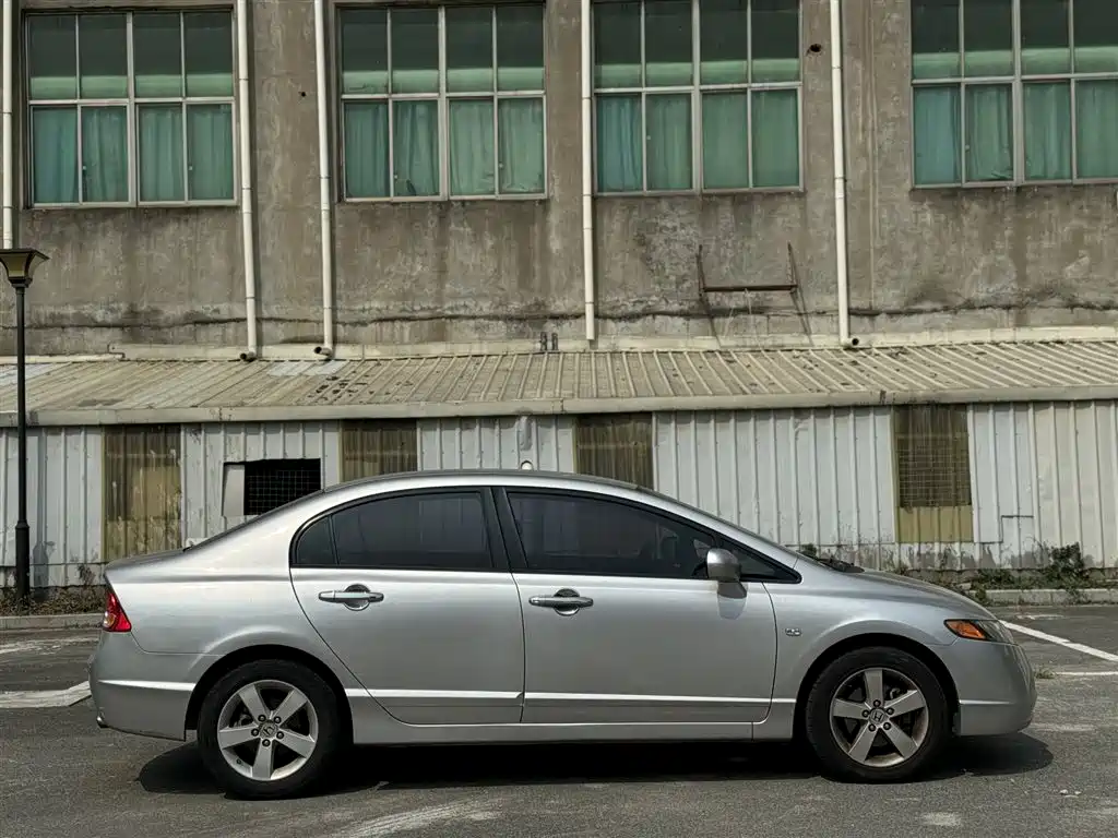 Honda Civic — миниатюра 12