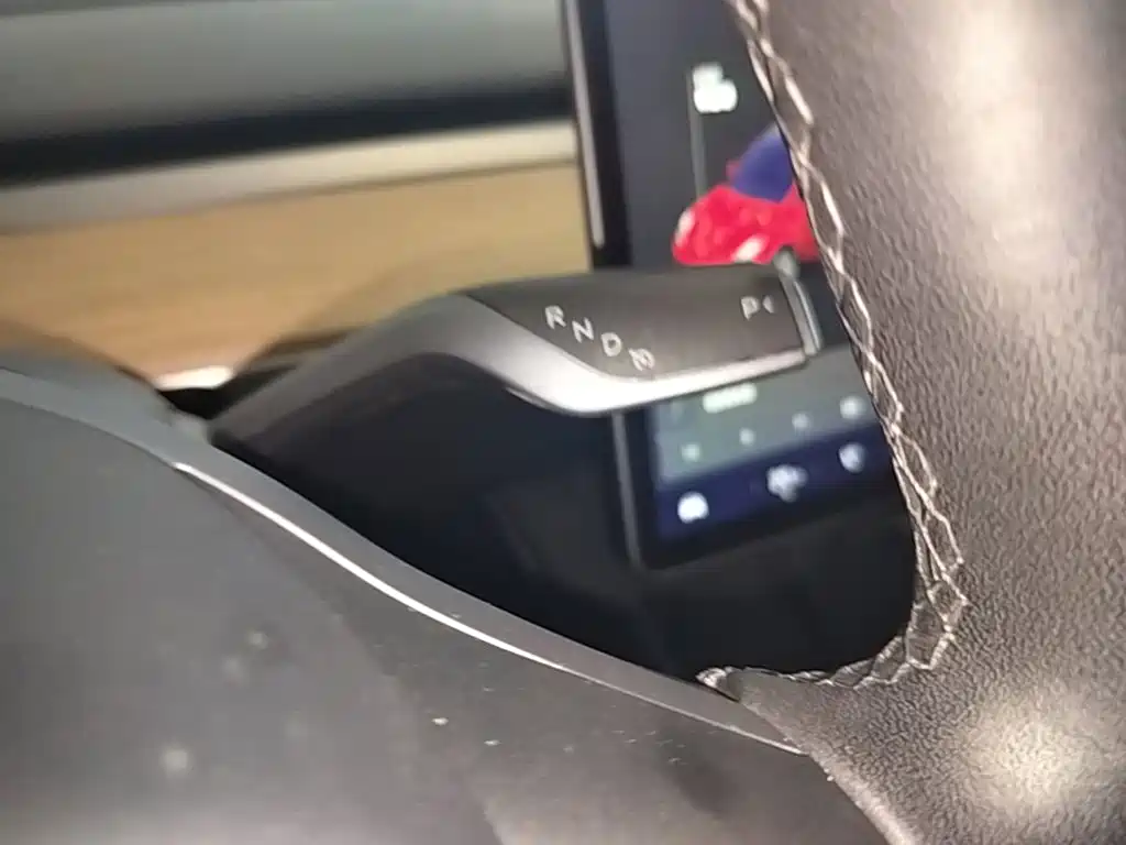 Tesla Model Y — миниатюра 14