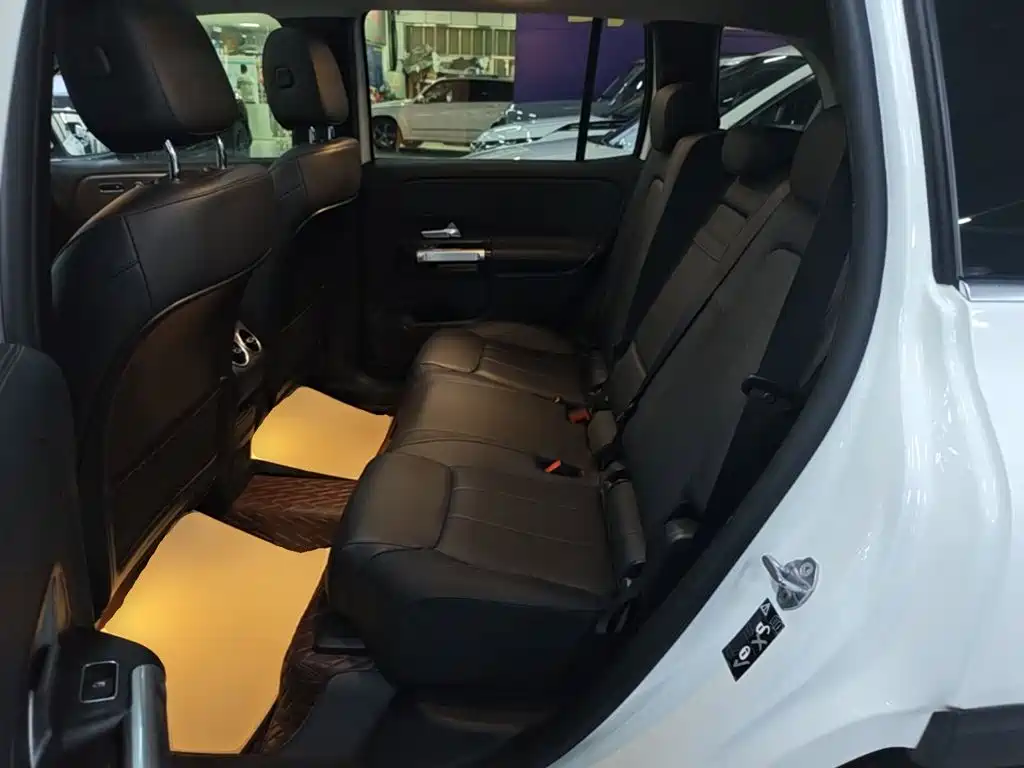 Mercedes-Benz GLB — миниатюра 17