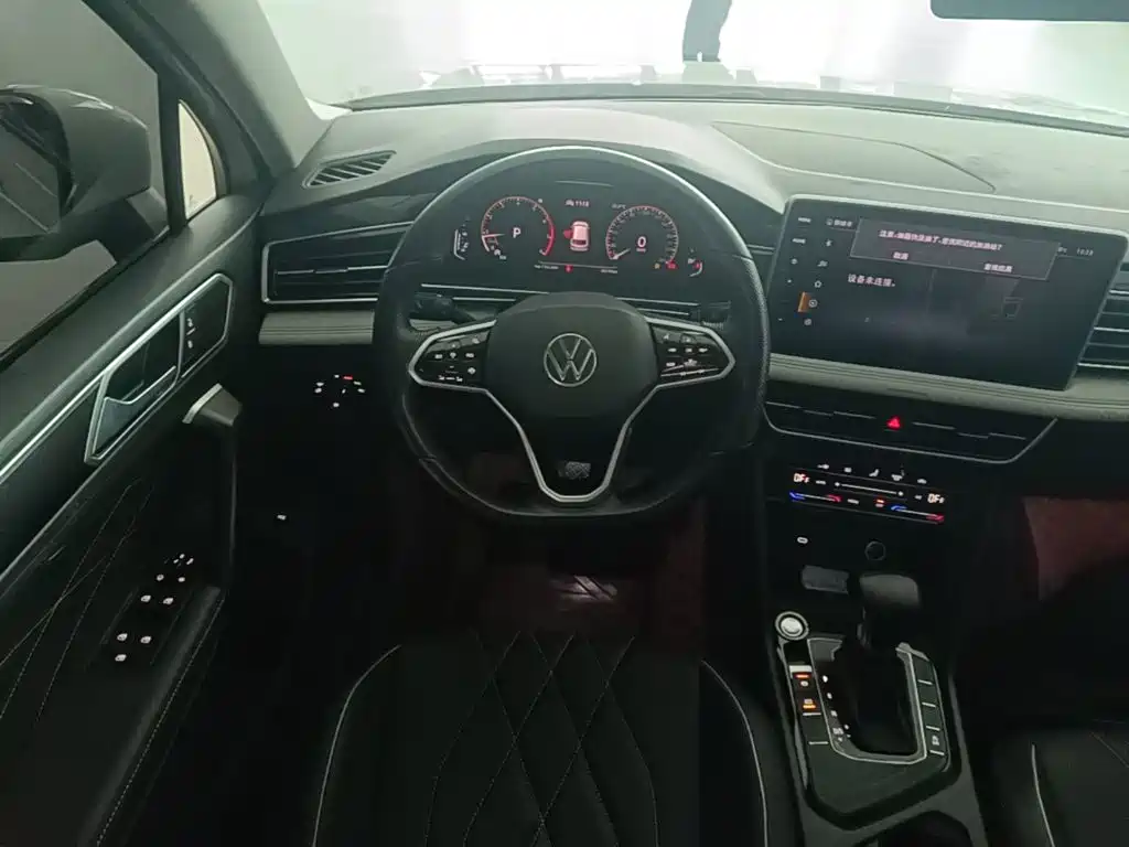 Volkswagen Tiguan L — миниатюра 11