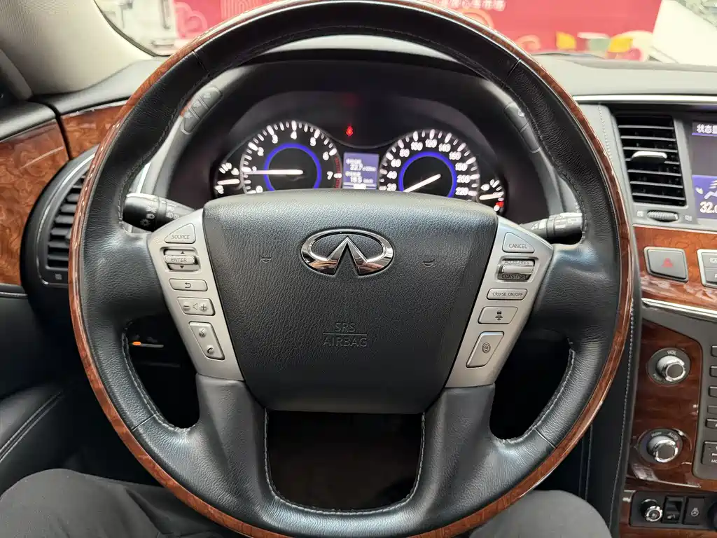 Infiniti QX80 2016 5.6L 4WD