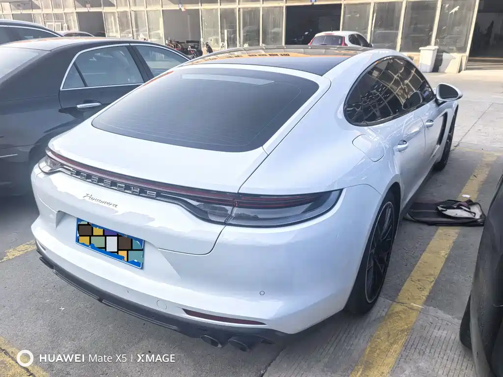 PORSCHE PANAMERA