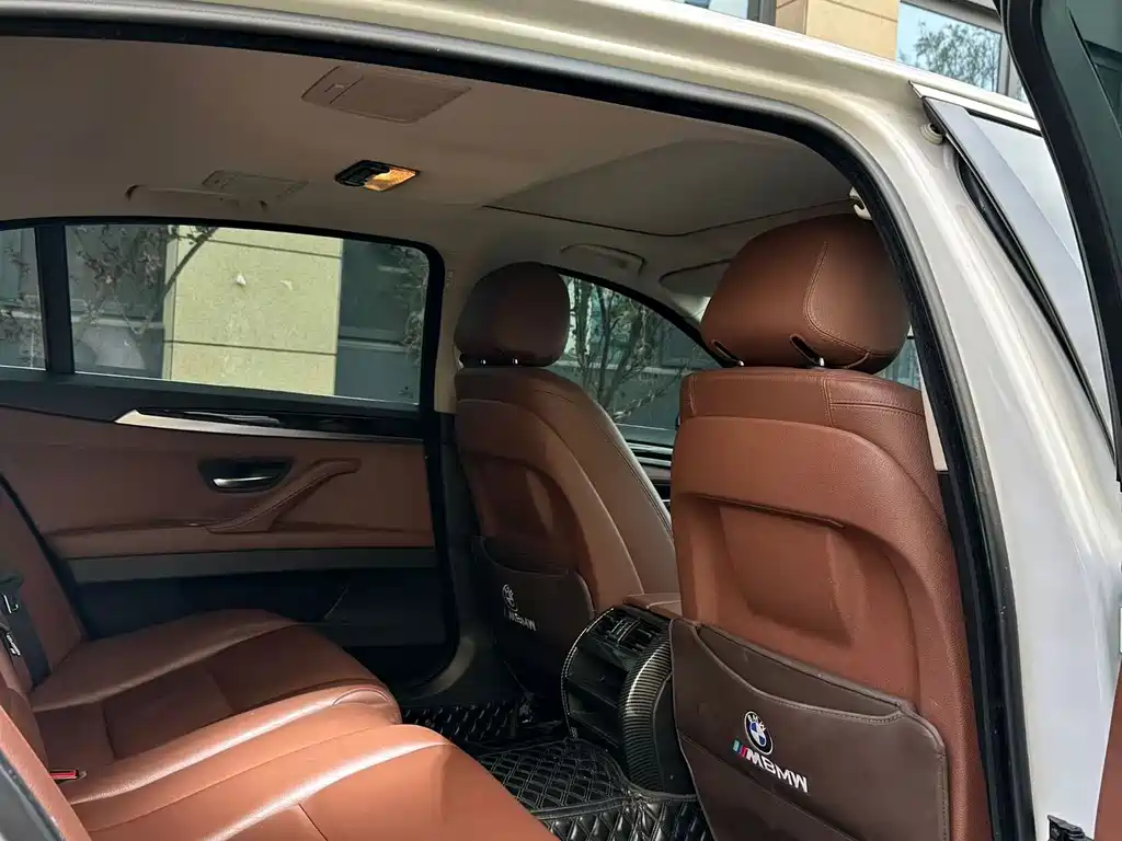 BMW 5 Series — миниатюра 6