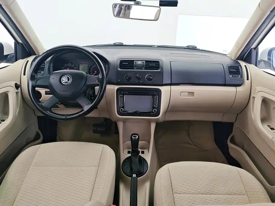 Skoda Fabia — миниатюра 12