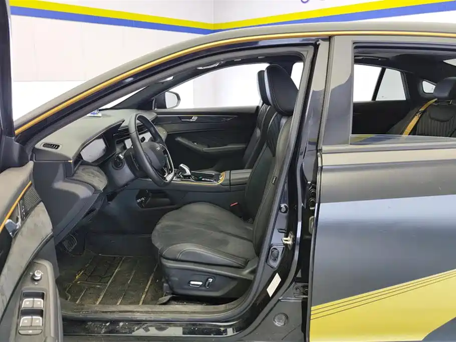 DONGFENG YI HYUN MAX