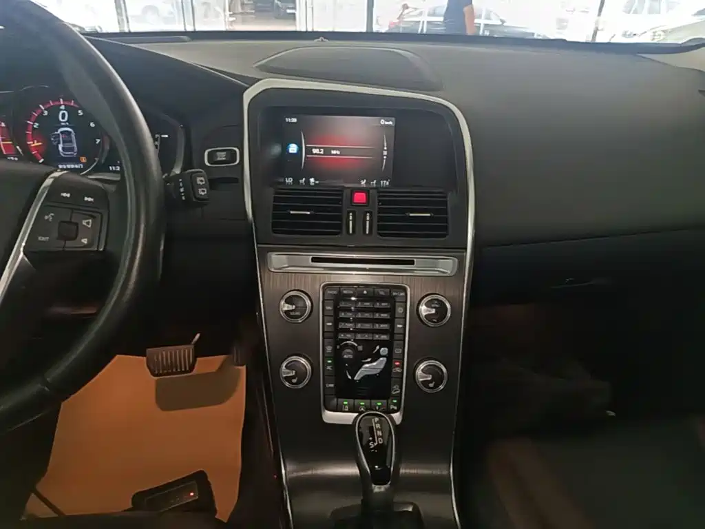 Volvo XC60 — миниатюра 13