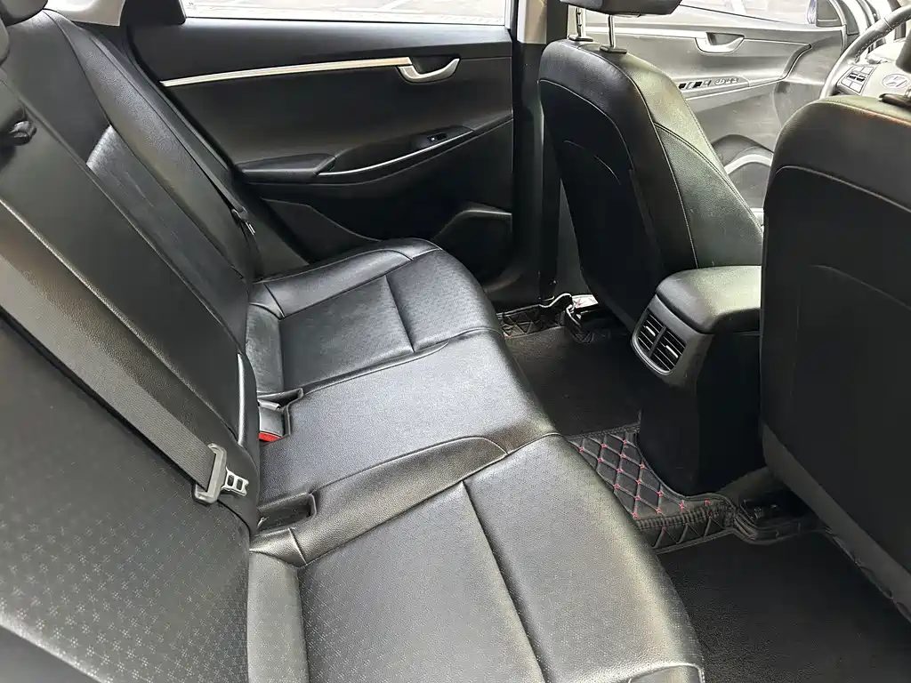 Hyundai Elantra — миниатюра 15