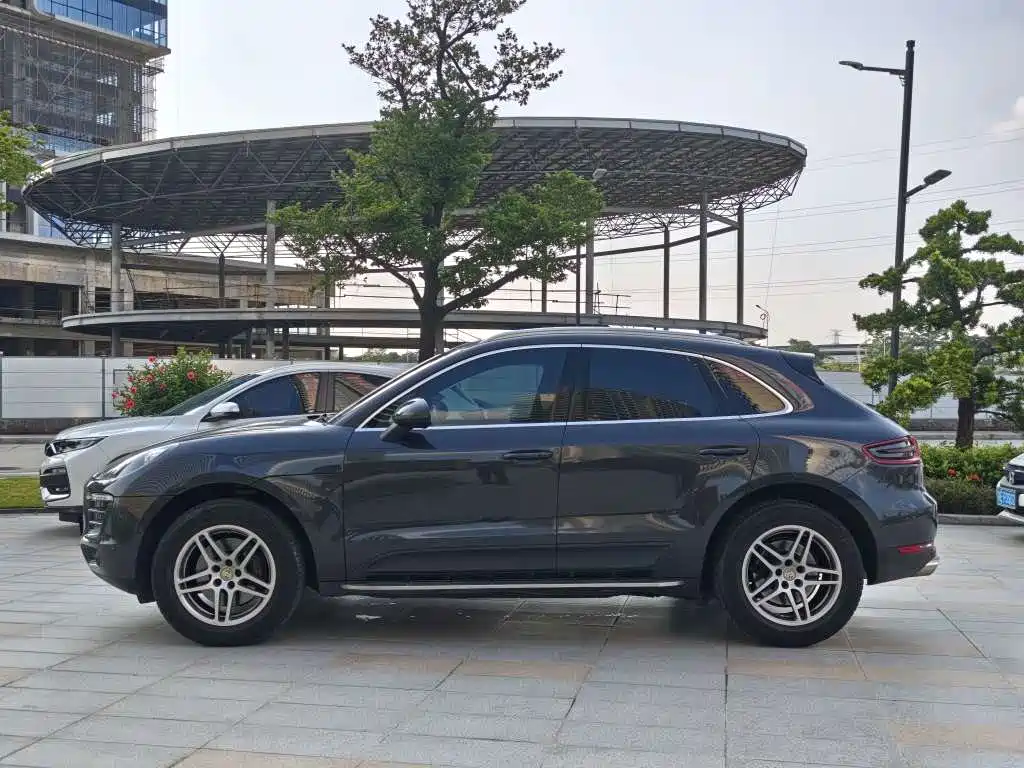 Porsche Macan — миниатюра 3