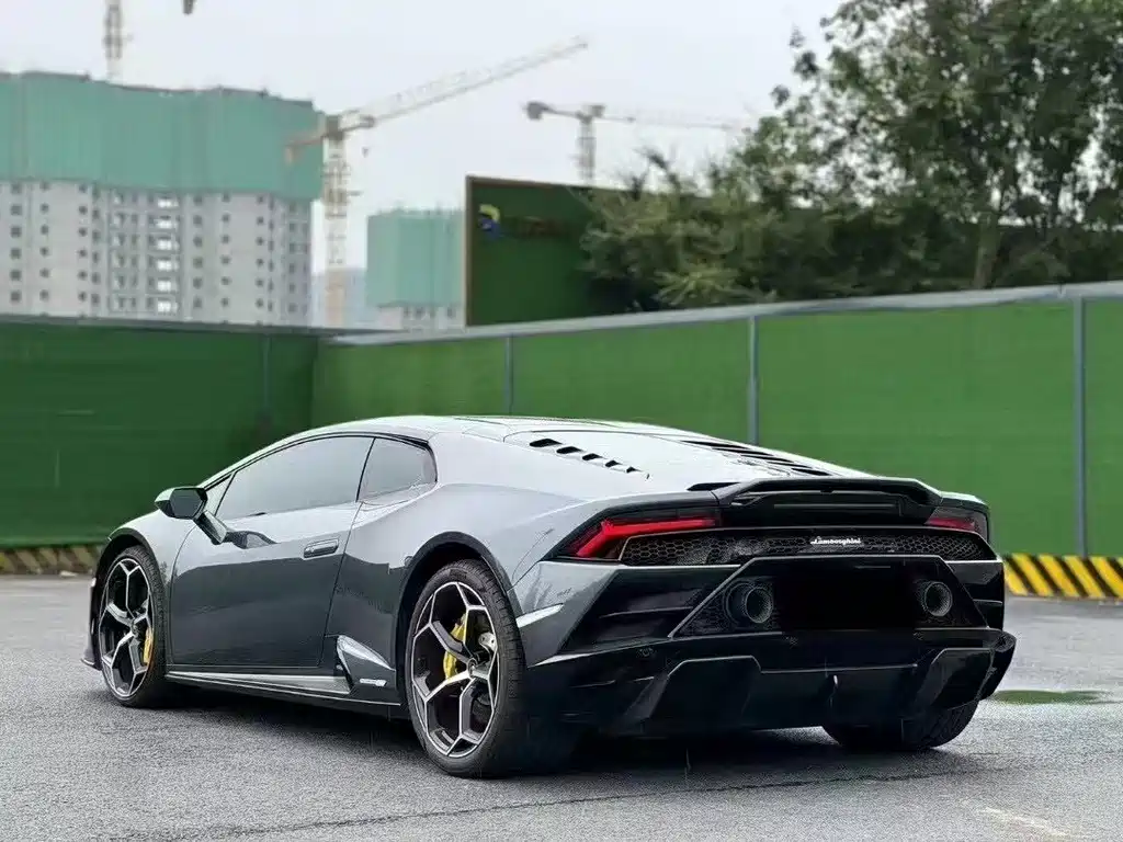 LAMBORGHINI HURACÁN