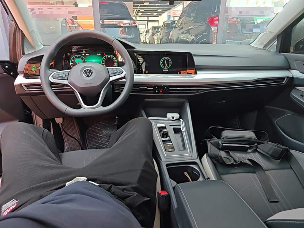 Volkswagen Golf 1.4 л 2022 г. Чёрный, пробег 33500 км