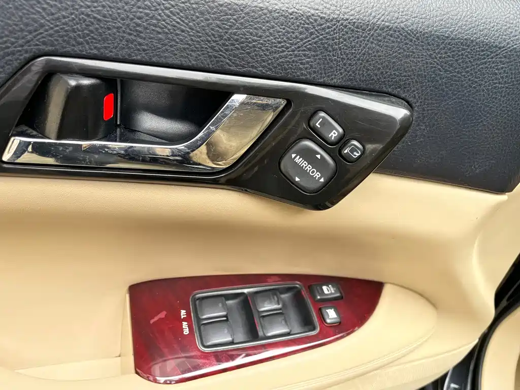 Toyota Reiz — миниатюра 8