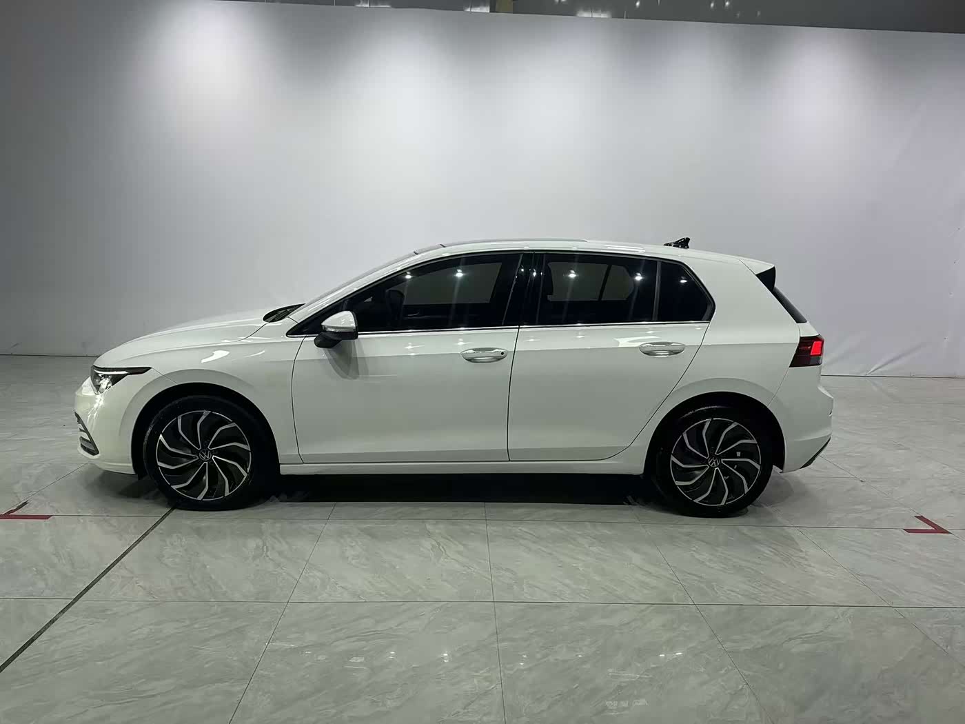 Volkswagen Golf 1.4 л 2022 г. Белый, пробег 17000 км