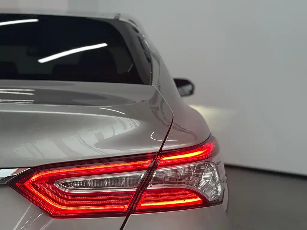 Toyota Camry — миниатюра 20