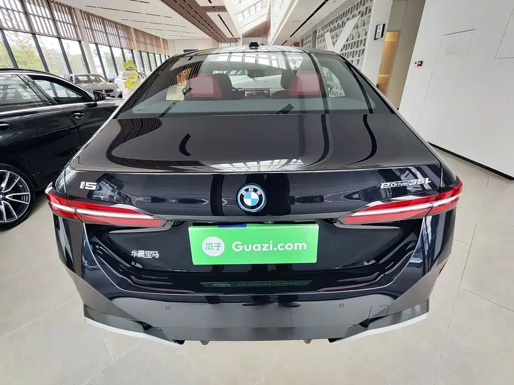 BMW i5 — миниатюра 6