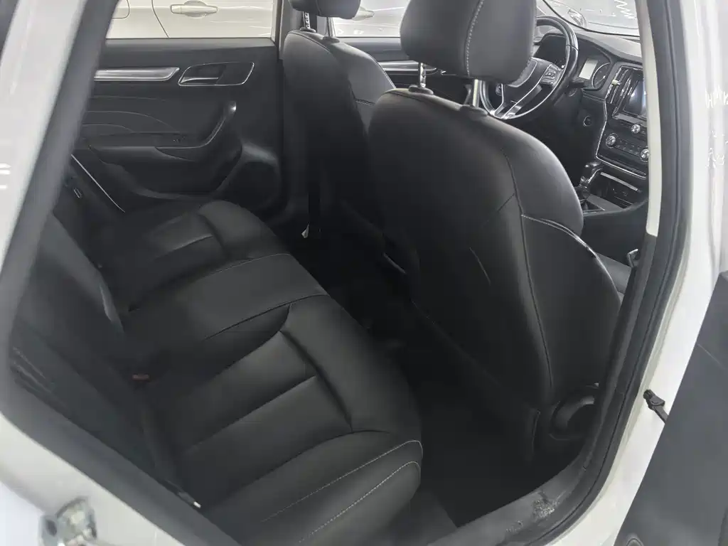 Roewe i6 Classic 20T Auto Internet Smart Edition, фото 4