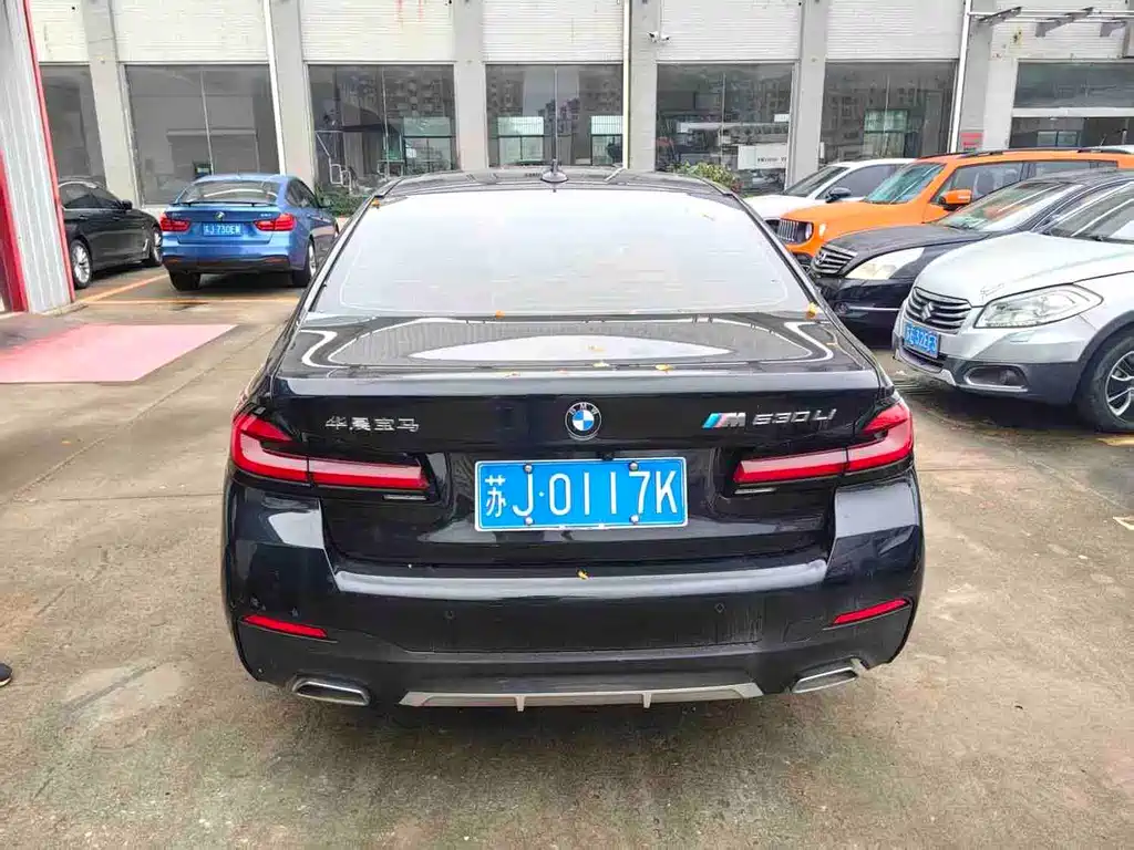 BMW 5 Series — миниатюра 7