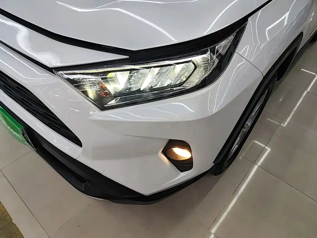 Toyota RAV4 — миниатюра 24