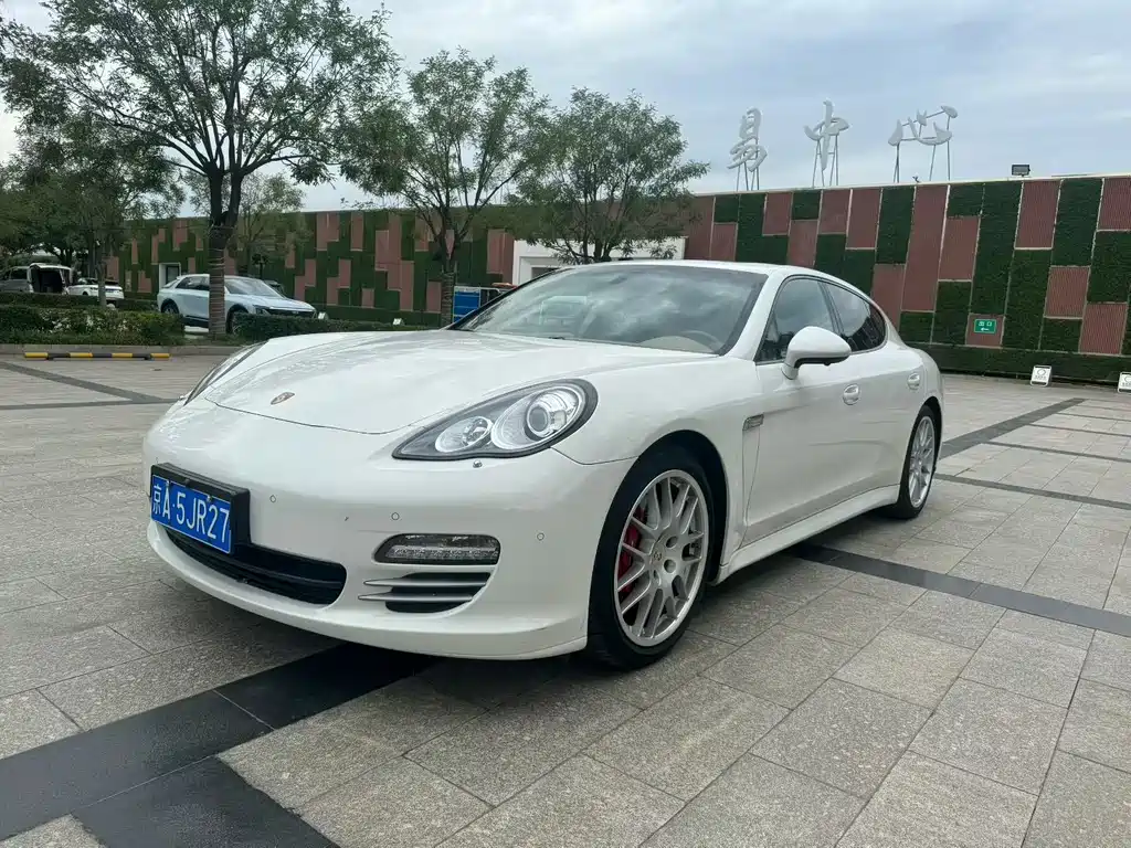 Porsche Panamera 2013 Panamera 4 Platinum Edition 3.6L