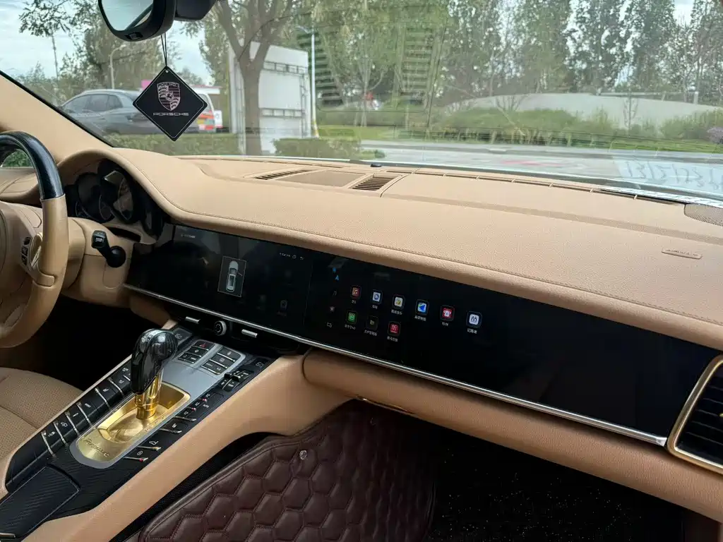 Porsche Panamera 2013 Panamera 4 Platinum Edition 3.6L