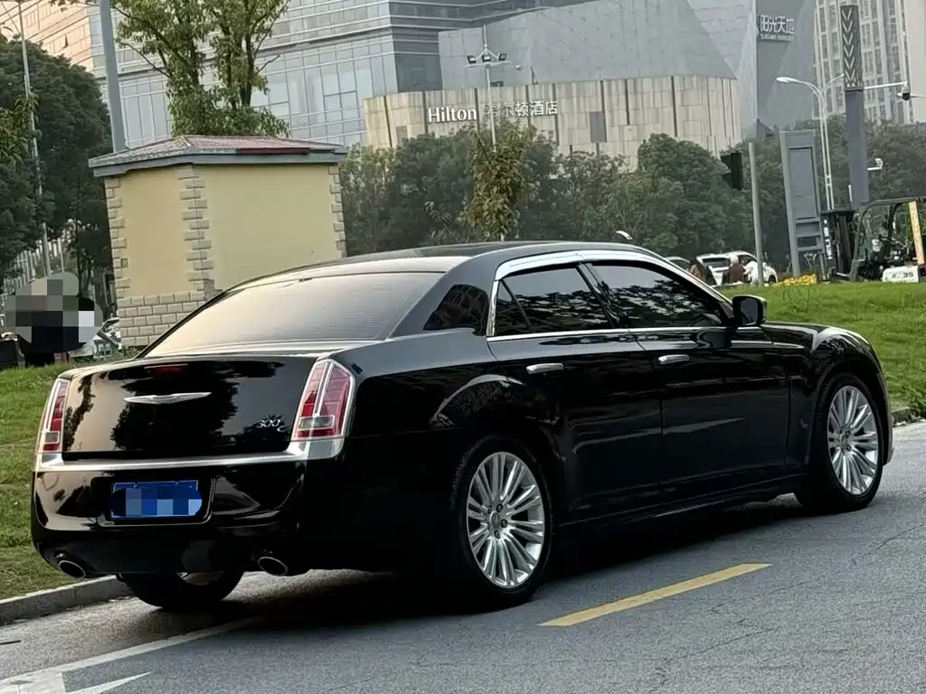 Chrysler 300C — миниатюра 5