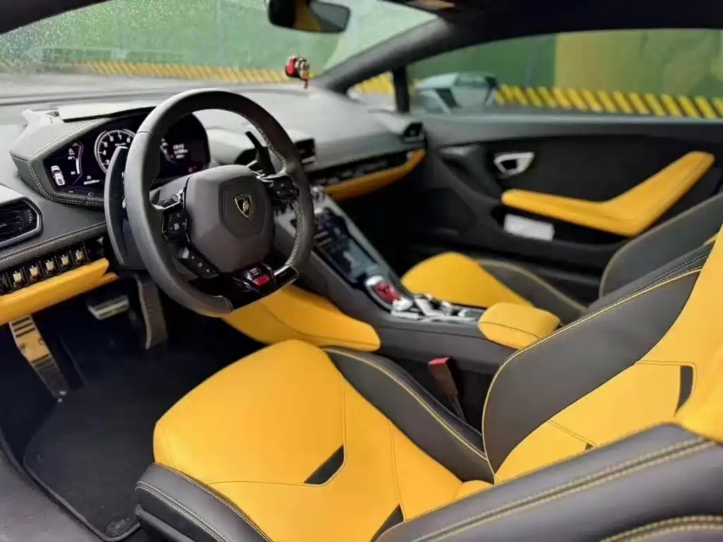 LAMBORGHINI HURACÁN