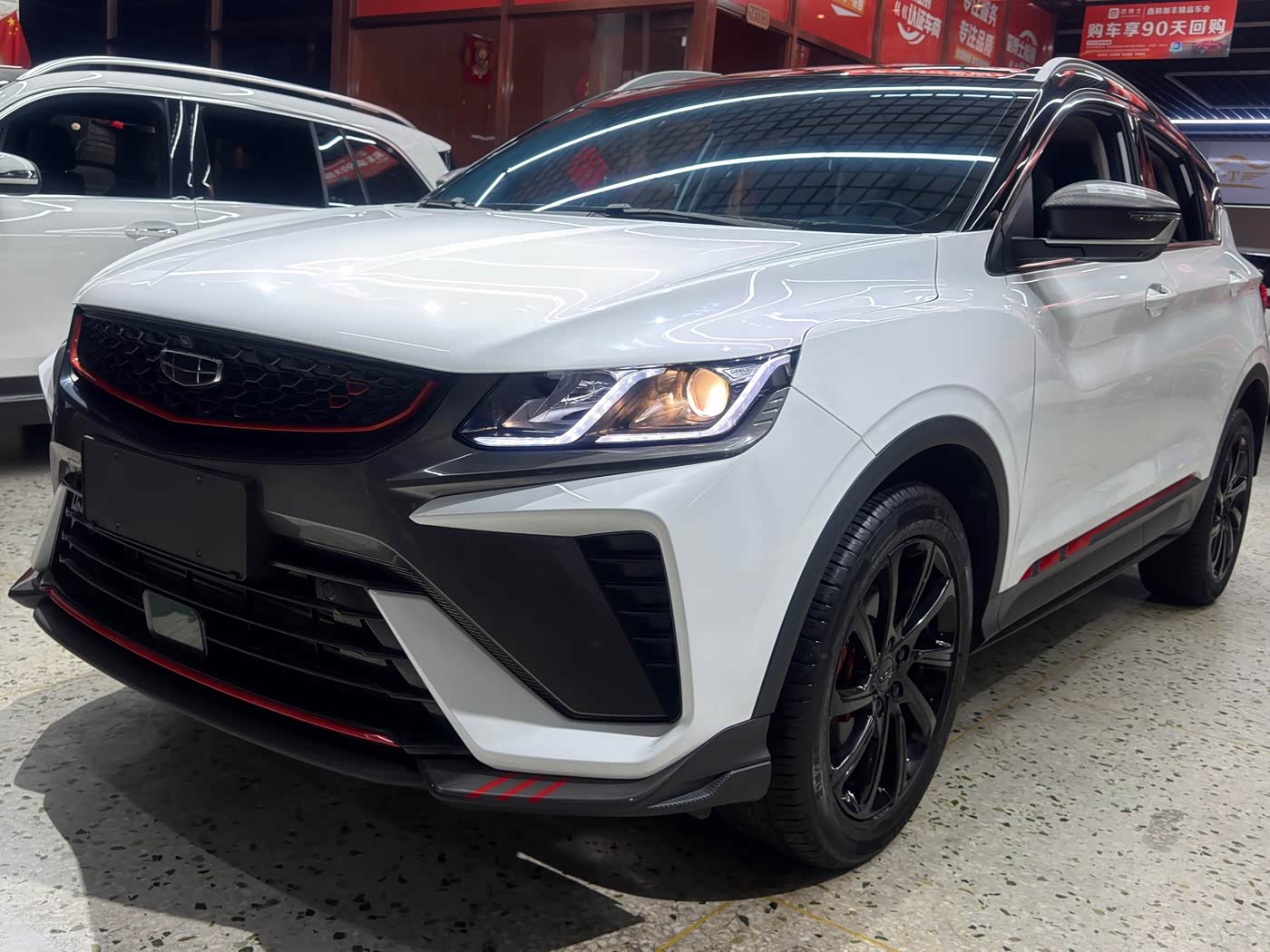 Geely Binyue 1.4 л 2023 г. Белый, пробег 25000 км