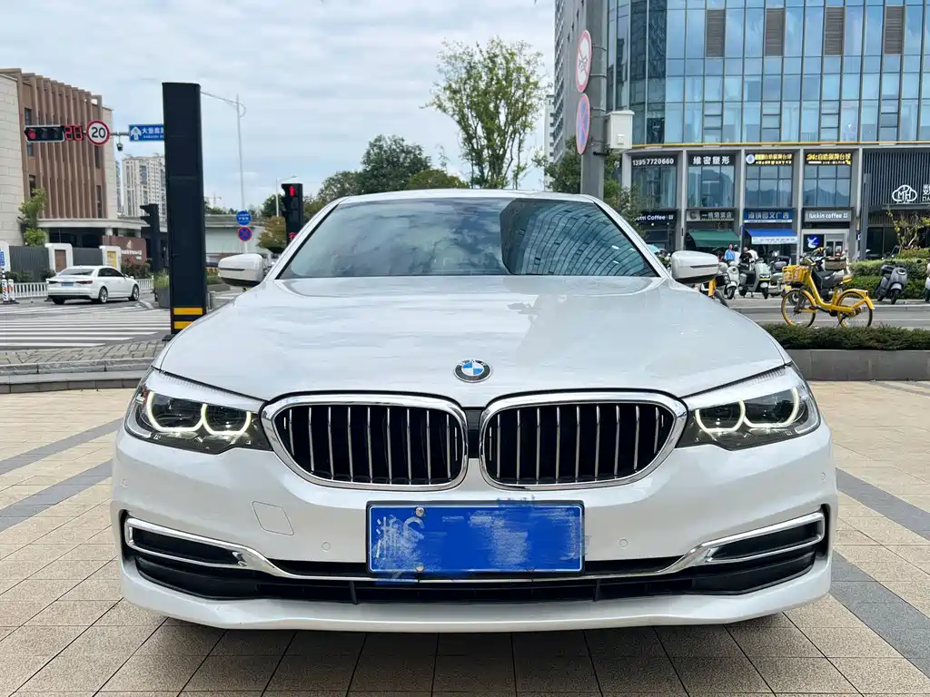 BMW 5 Series — миниатюра 3