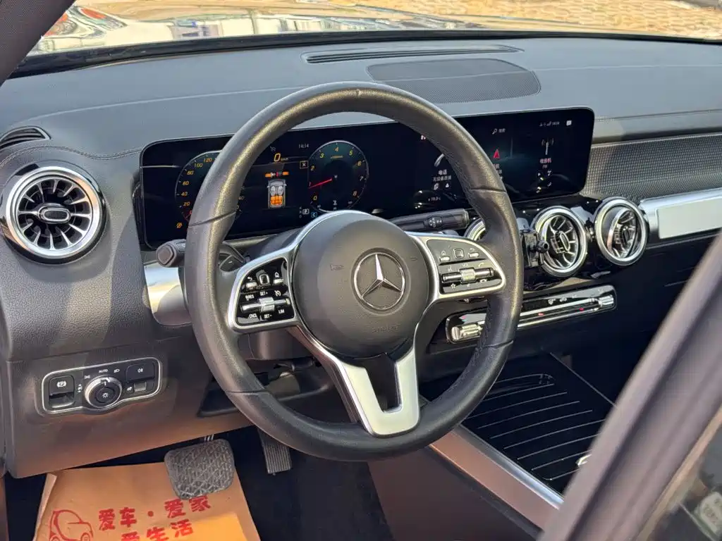 Mercedes-Benz GLB — миниатюра 23