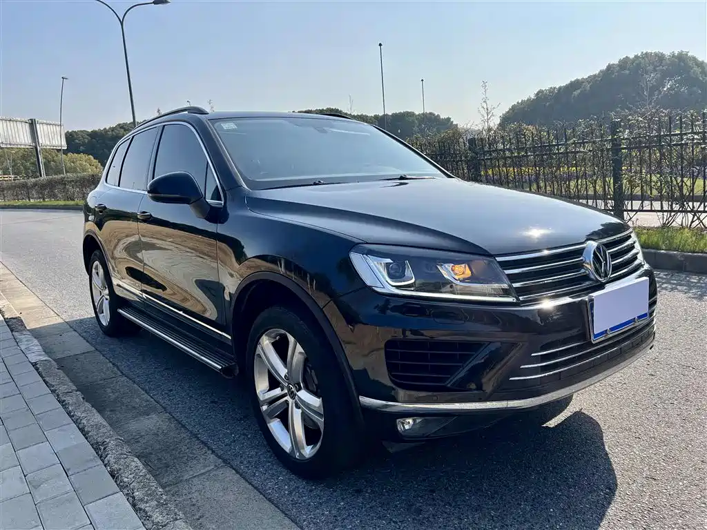 VOLKSWAGEN TOUAREG