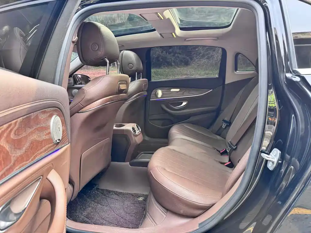 Mercedes-Benz E-Class — миниатюра 11
