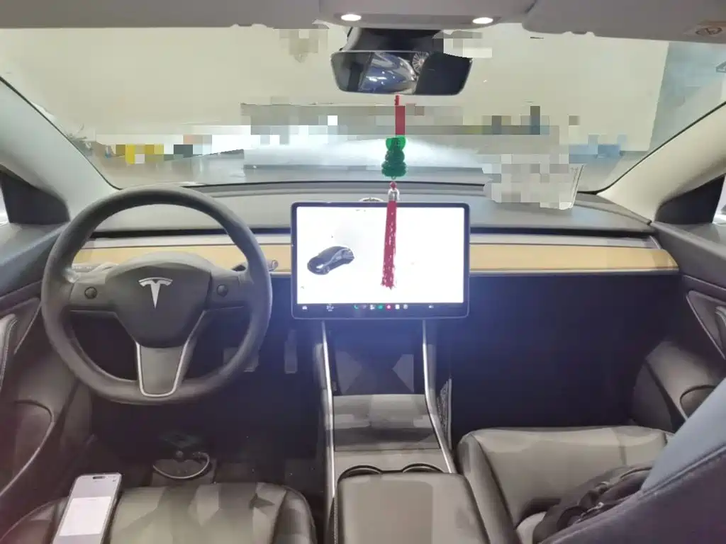 Tesla Model 3 — миниатюра 10