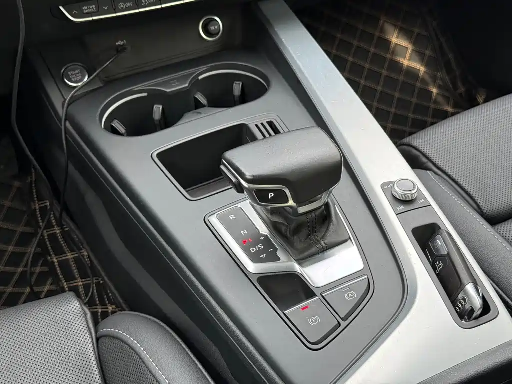 Audi A4L — миниатюра 12
