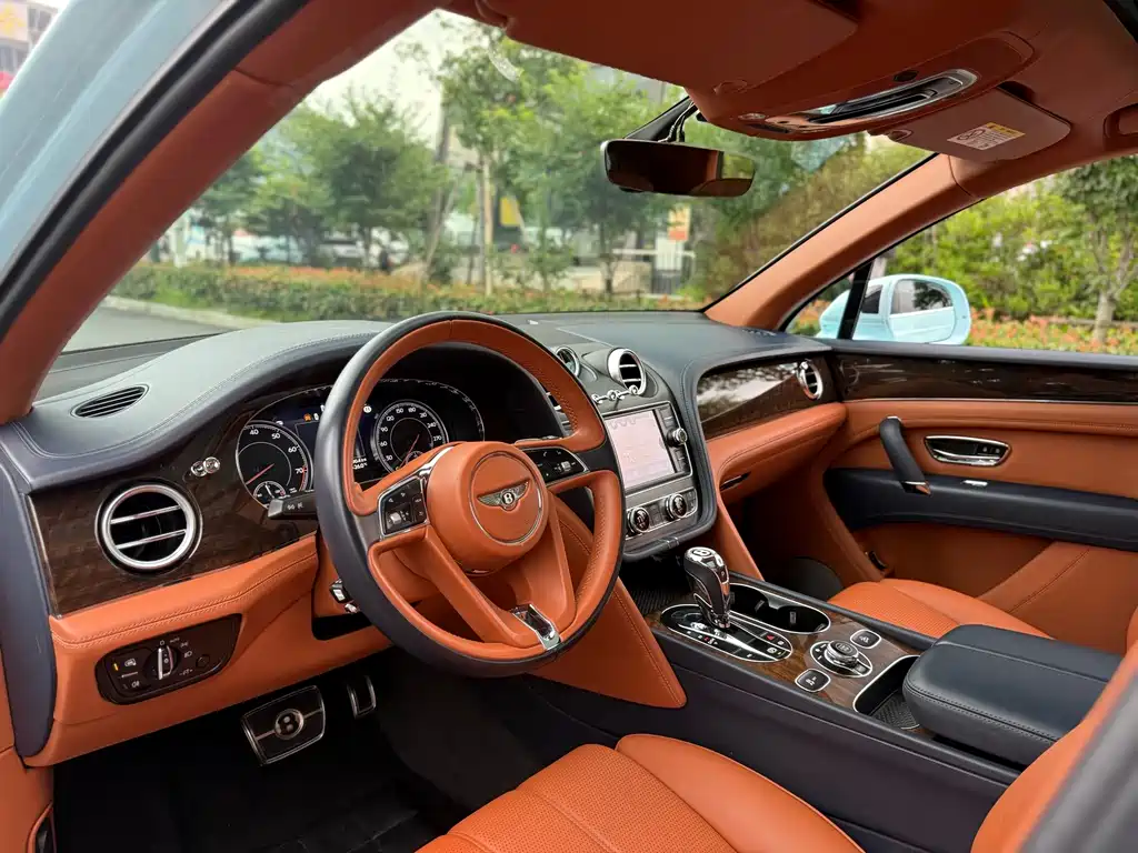 Bentley Bentayga 4.0T V8, фото 4