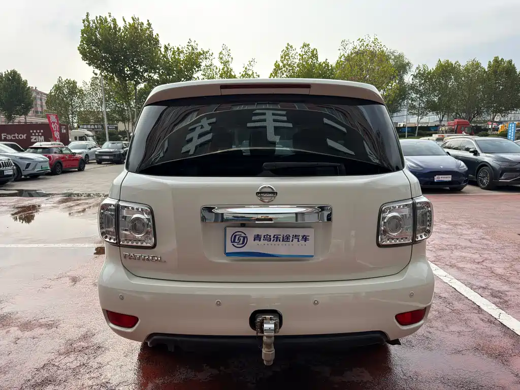 Nissan Patrol — миниатюра 5