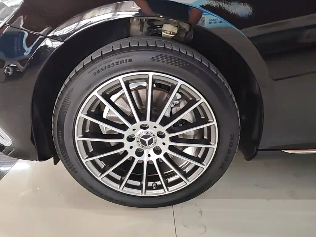 Mercedes-Benz E-Class — миниатюра 23