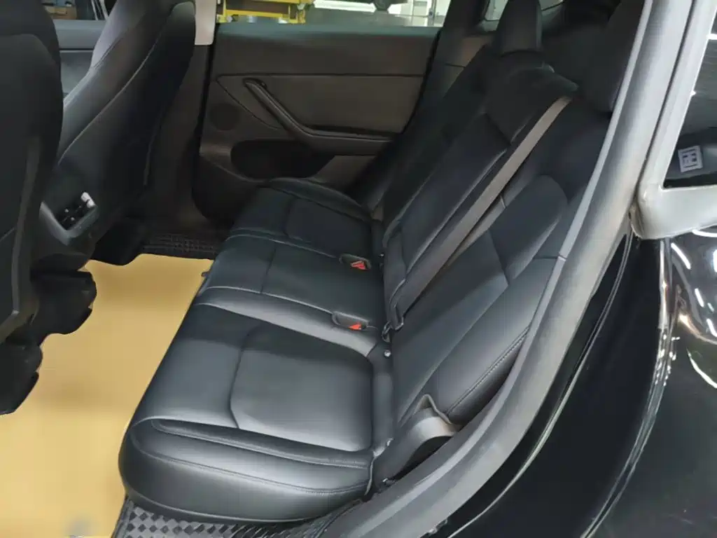 Tesla Model Y — миниатюра 17