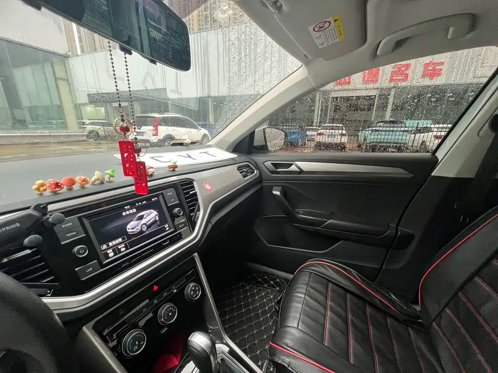 Volkswagen T-Roc — миниатюра 5