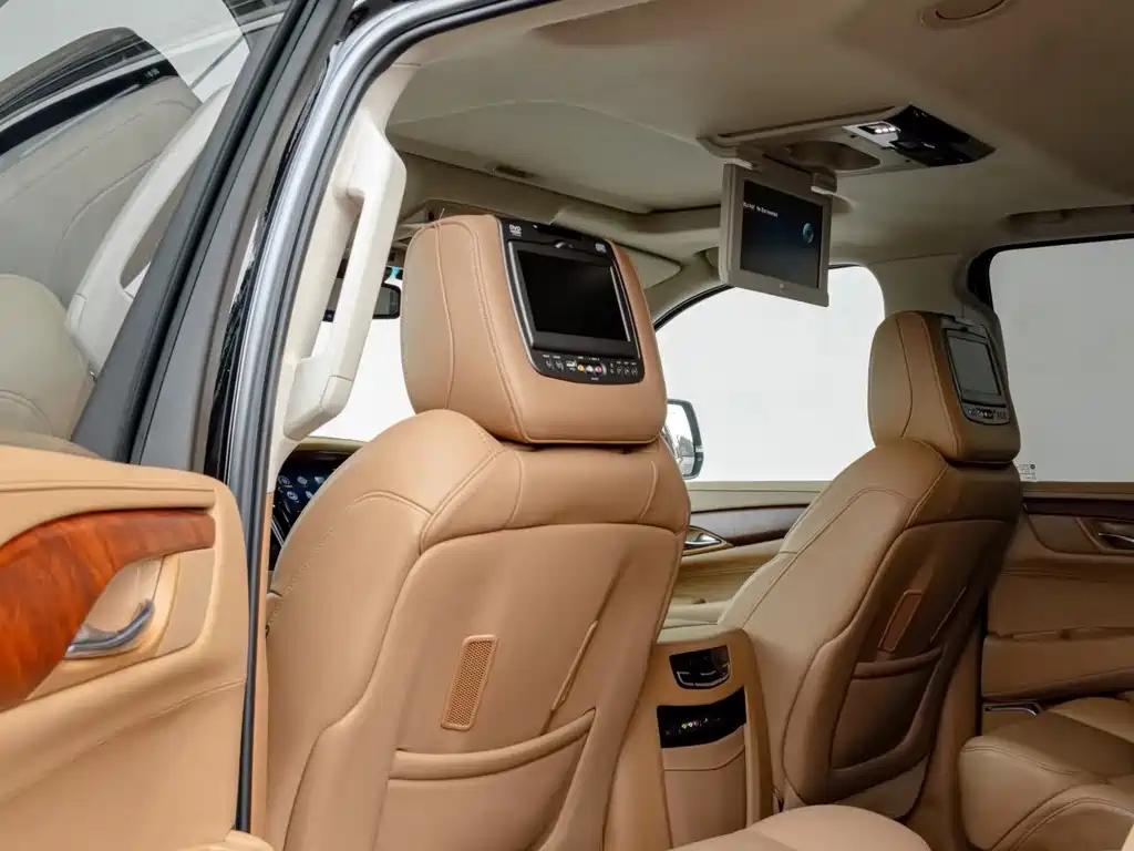 Cadillac Escalade — миниатюра 4