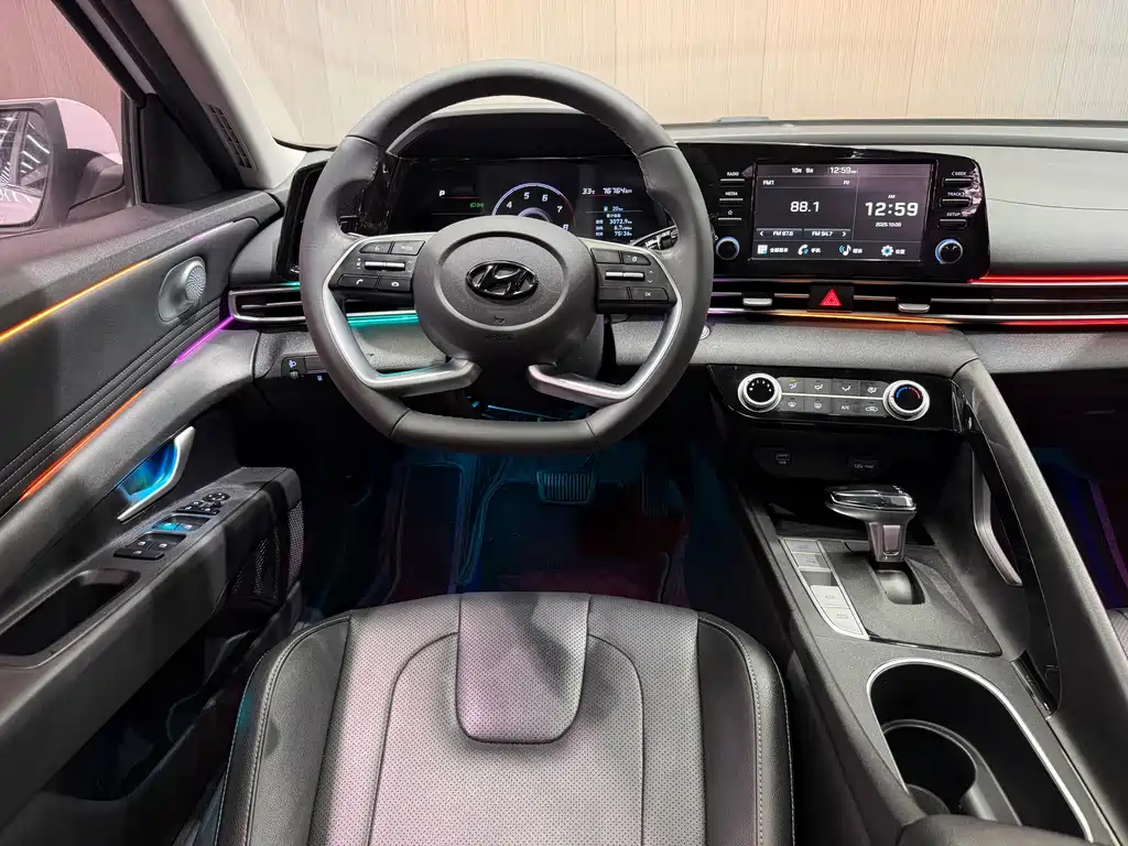 Hyundai Elantra — миниатюра 10