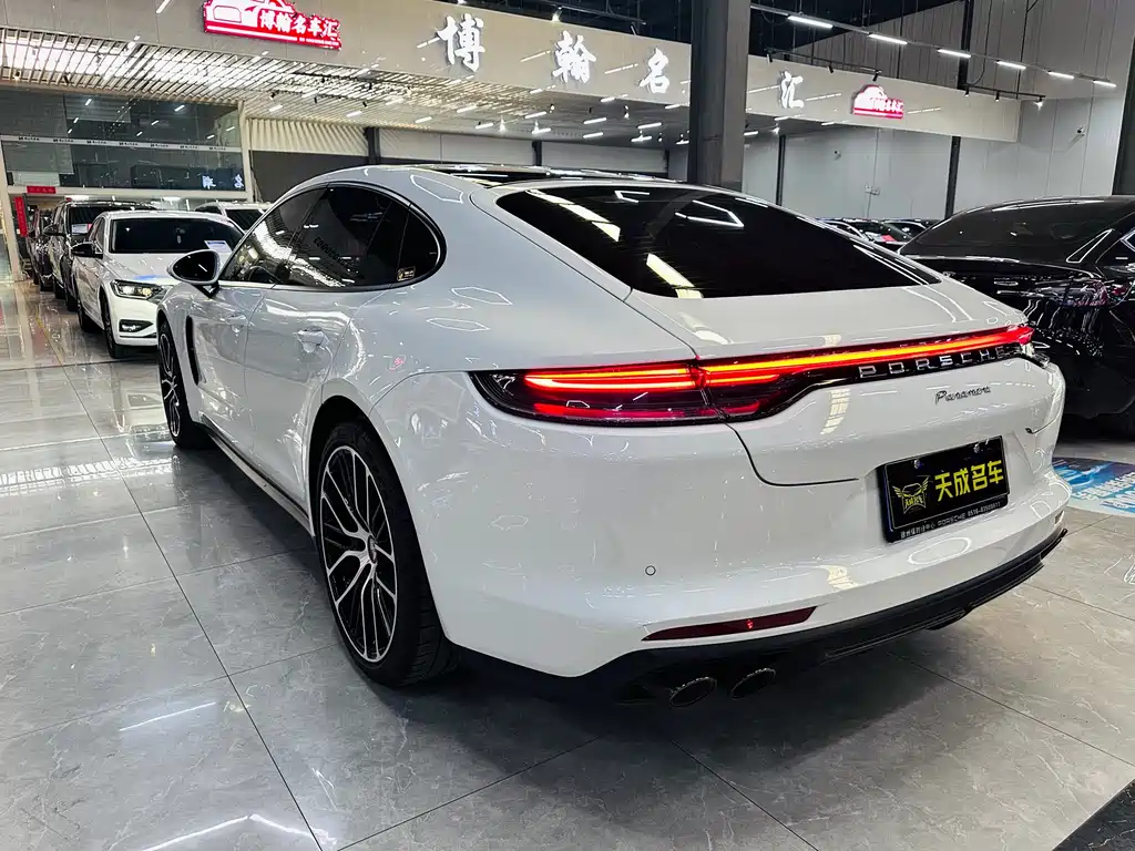 PORSCHE PANAMERA