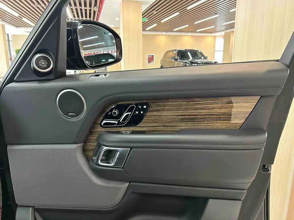 Land Rover Range Rover — миниатюра 24