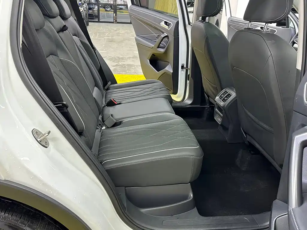 Volkswagen Tiguan L — миниатюра 18