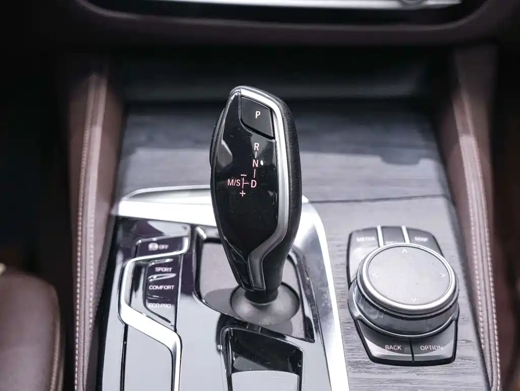 BMW 5 Series — миниатюра 16