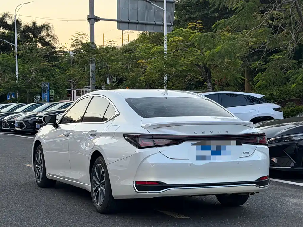 Lexus ES — миниатюра 7