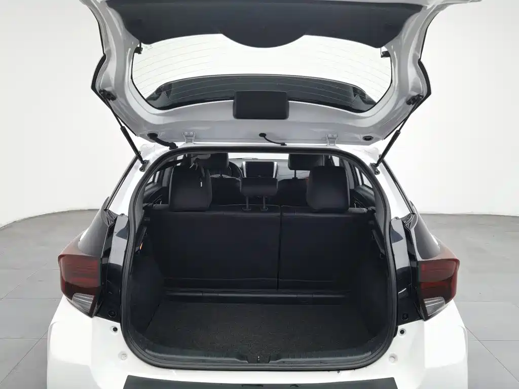 Toyota Yaris L — миниатюра 16