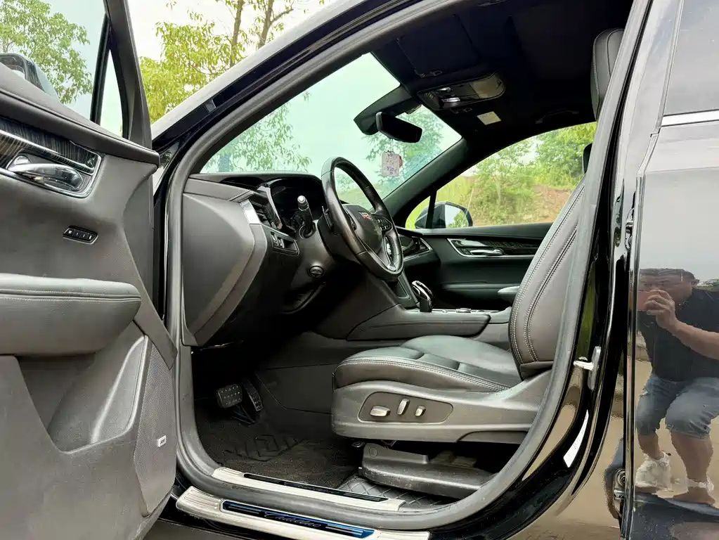 Cadillac XT6 2020 28T мест Lead Sport