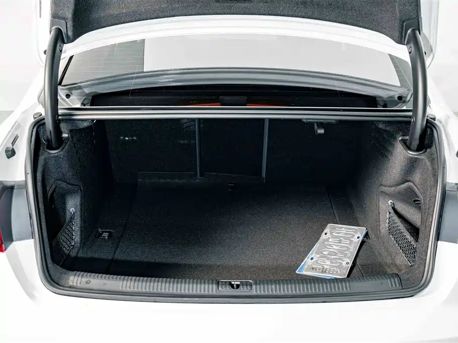Audi A4L — миниатюра 24