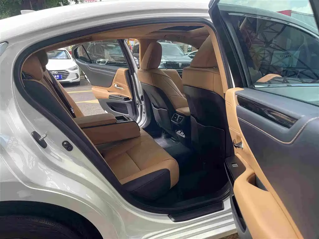 Lexus ES — миниатюра 15