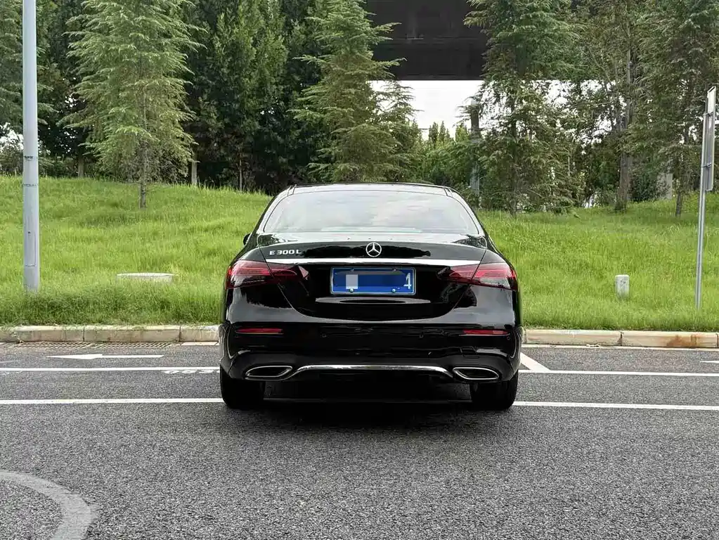 Mercedes-Benz E-Class — миниатюра 7