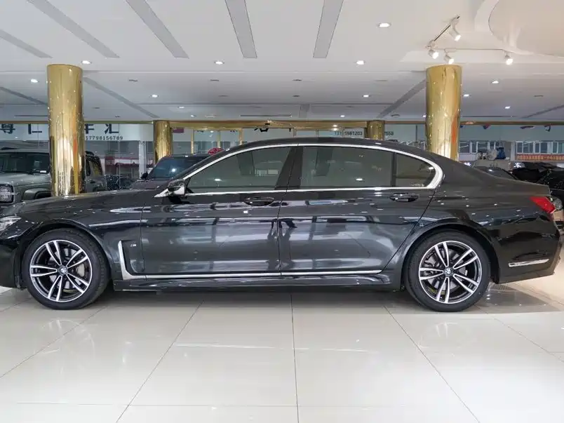 BMW 7 Series — миниатюра 16